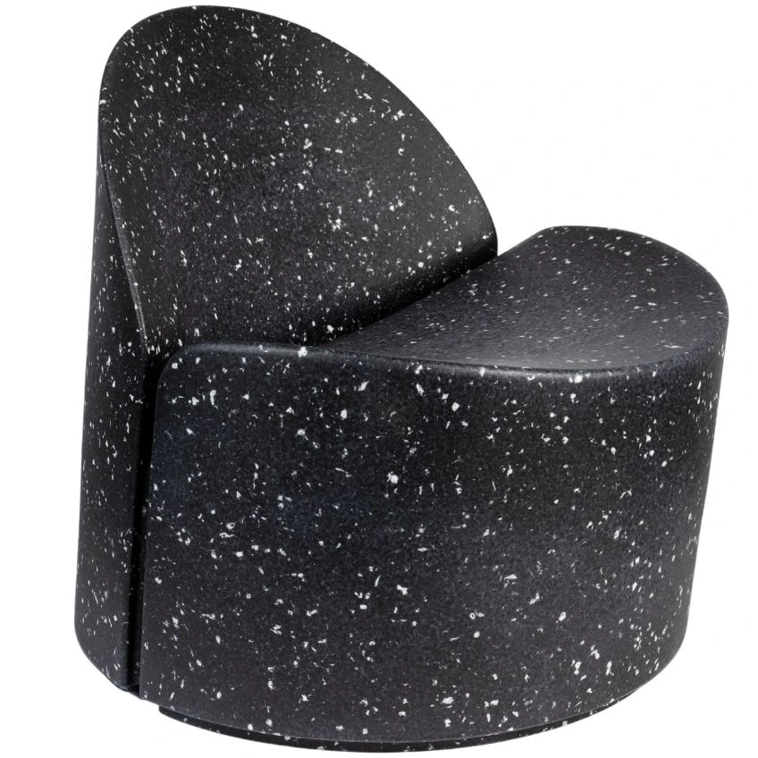 Černé terazzo zahradní lounge křeslo Zuiver Bloom