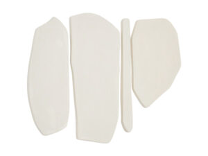 Sada čtyř bílých nástěnných dekorací Kave Home Siluna